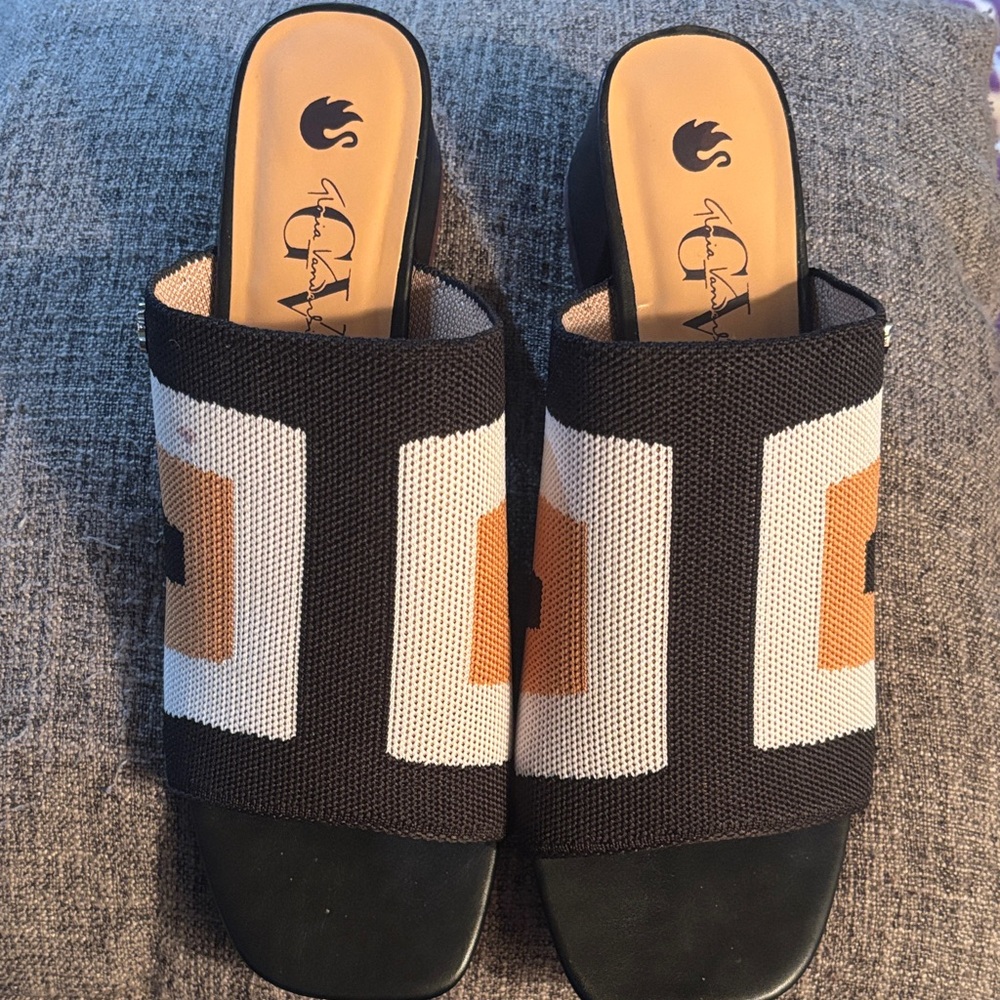 Gloria Vanderbilt Black, White & Tan Geometric Knit Slide Mules Sz 9
